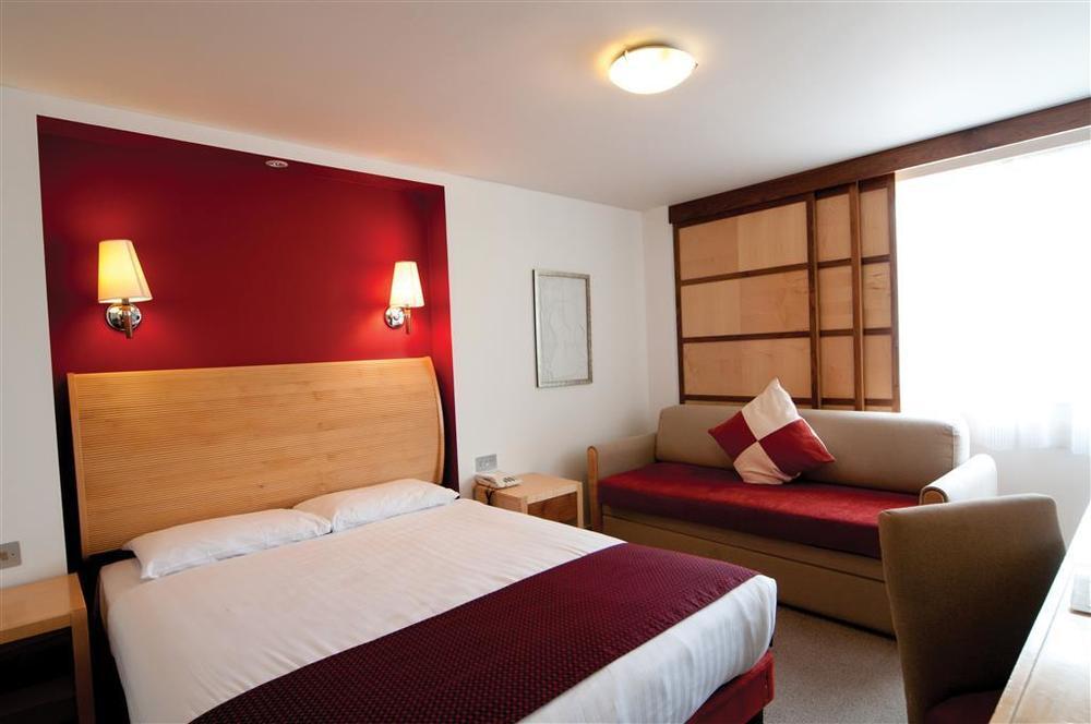 The Bell Hotel Epping Zimmer foto