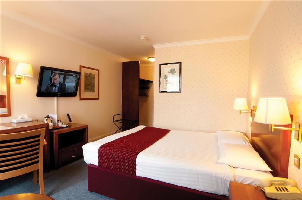 The Bell Hotel Epping Zimmer foto