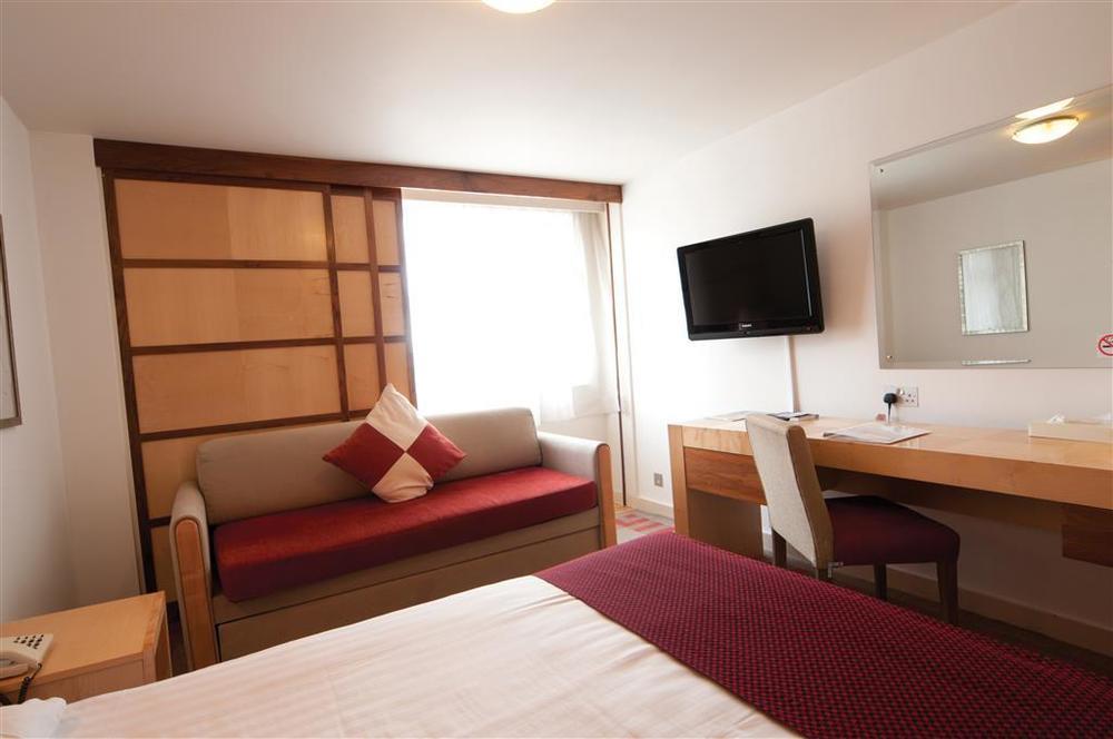 The Bell Hotel Epping Zimmer foto