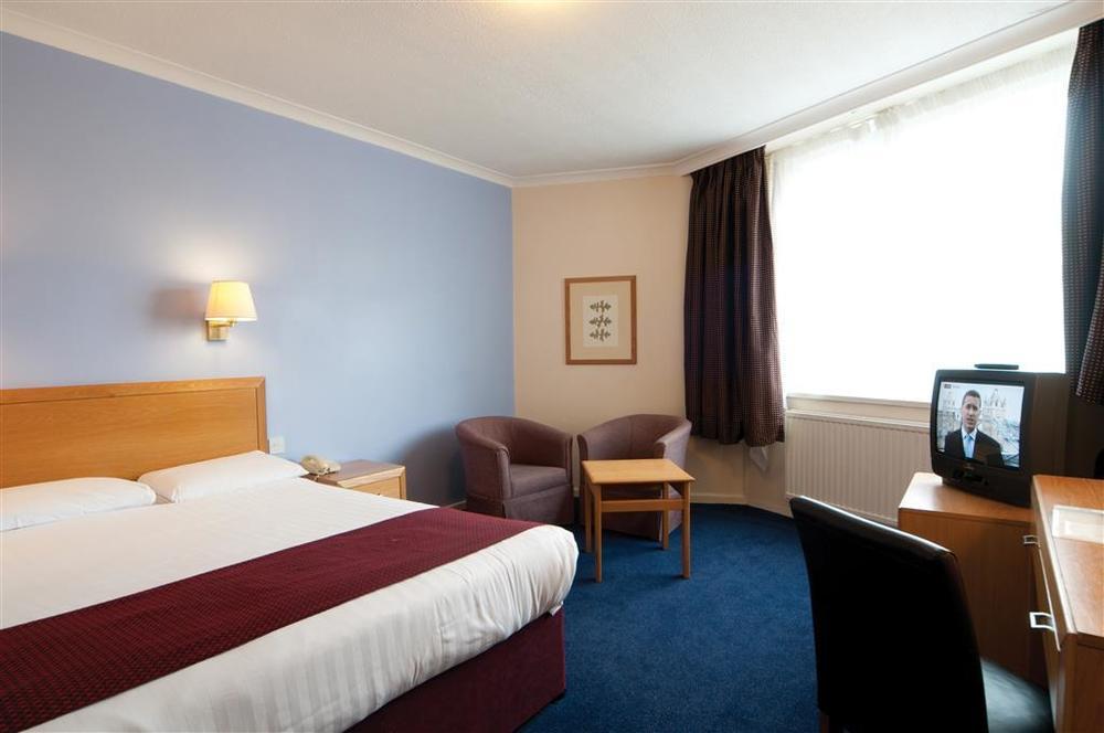 The Bell Hotel Epping Zimmer foto